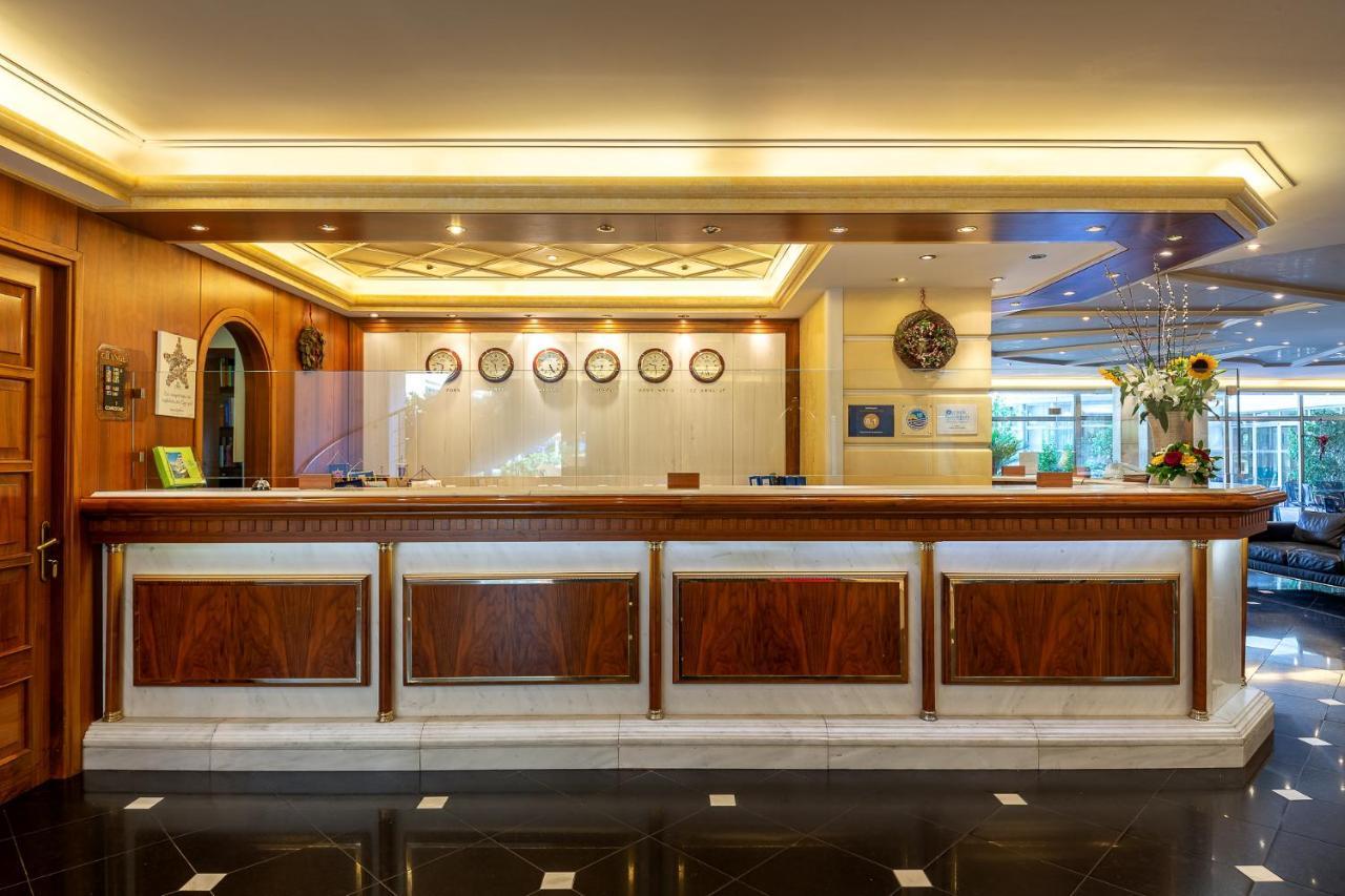 Oasis Hotel Apartments Atene Esterno foto