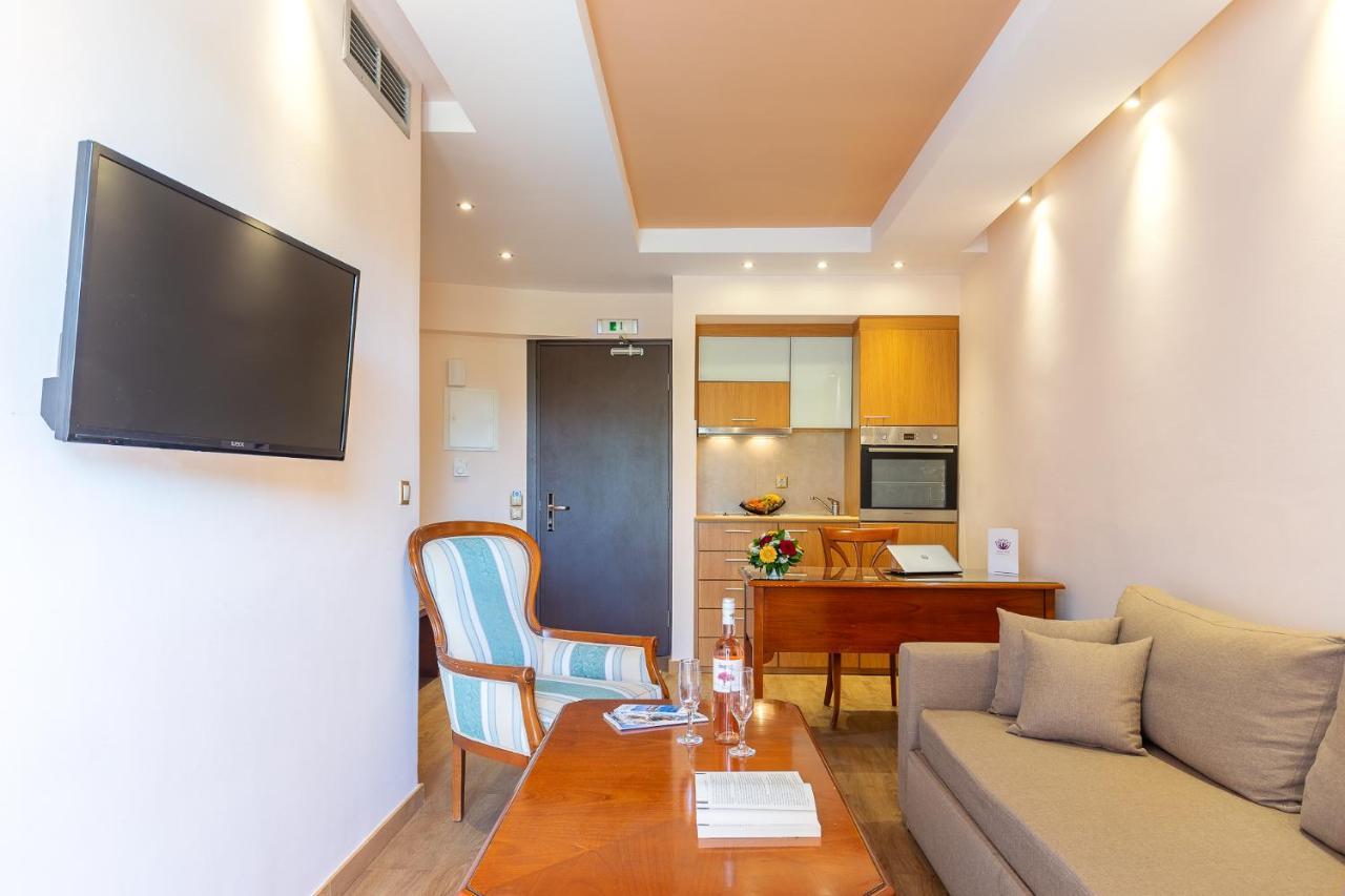 Oasis Hotel Apartments Atene Esterno foto