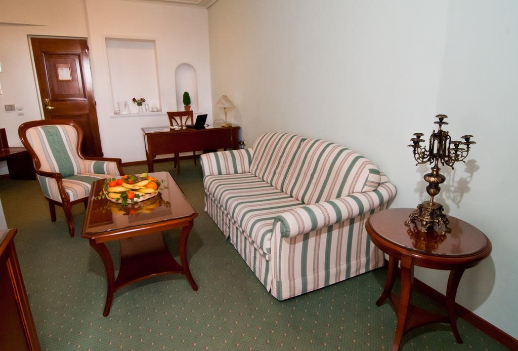 Oasis Hotel Apartments Atene Esterno foto