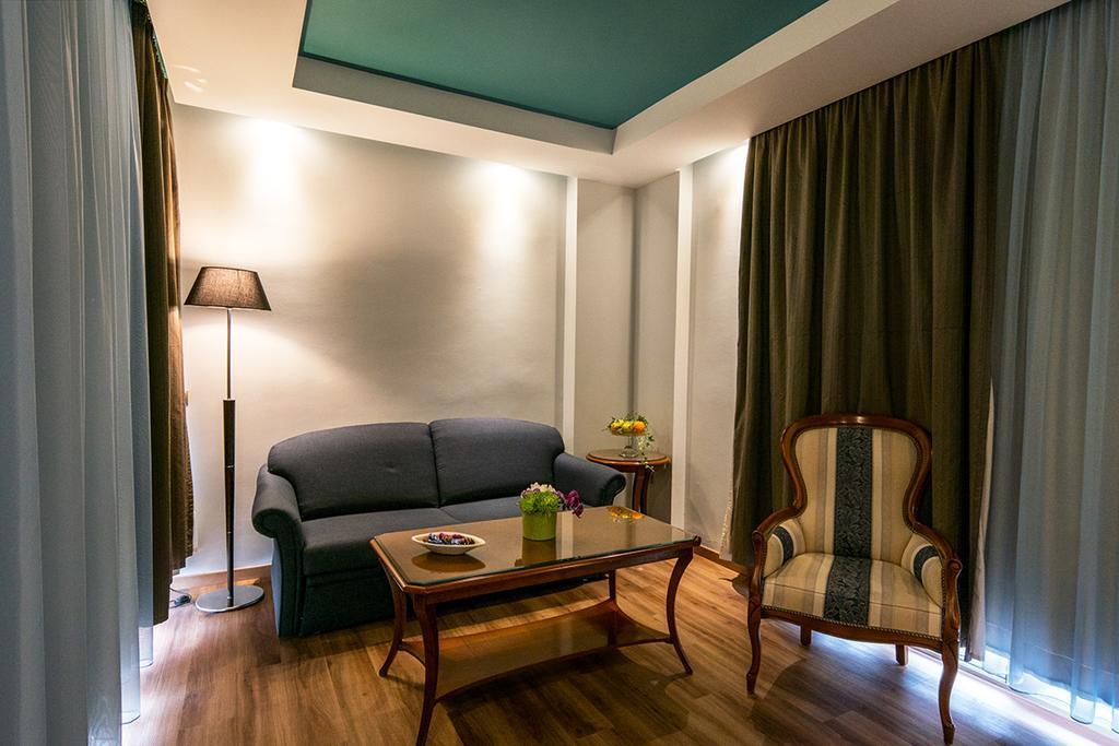 Oasis Hotel Apartments Atene Esterno foto