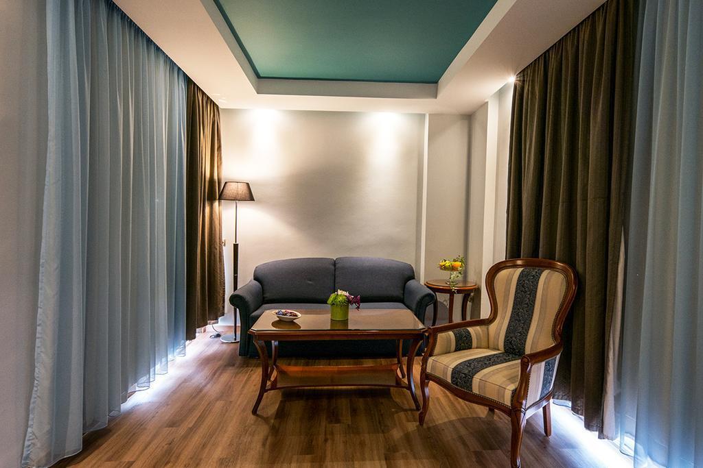 Oasis Hotel Apartments Atene Esterno foto