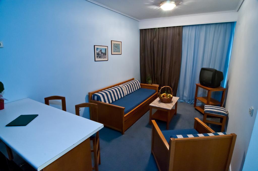 Oasis Hotel Apartments Atene Esterno foto