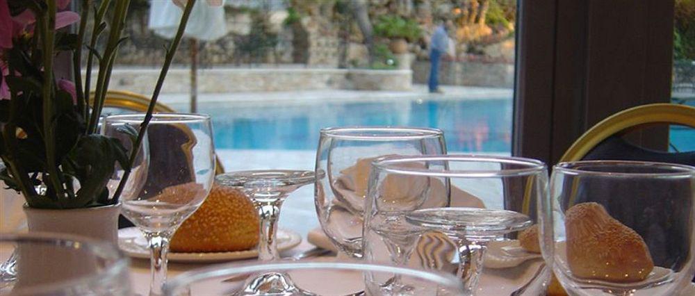 Oasis Hotel Apartments Atene Esterno foto